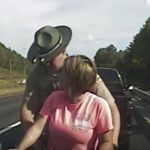 VIDEO: Policía «mete los dedos en ropa interior» de conductora patricia wilson