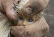 Detenidos por asesinato los padres de la niña, «la mártir de la A10» francia