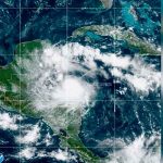 Nana se convierte en huracán y avanza hacia Belice belice