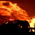 Fuertes vientos dan vida a dos nuevos incendios en Los Ángeles estados unidos