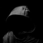 Niña se estrangula al enganchársele capucha en la puerta del cuarto buzo