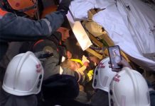 VIDEO: Hallan viva a una bebé tras 35 horas bajo escombros en Rusia magnitogorsk