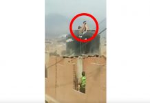 Castigó a sus hijas sumergiéndolas en un tanque de agua (VIDEO) peru