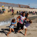 EE.UU. advierte que volvería a recurrir a gas lacrimógeno ante migrantes estados unidos