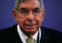 Expresidente Óscar Arias comparece por denuncias de violación costa rica