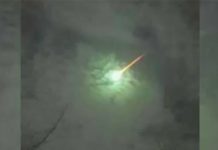 Artefacto caído del cielo sorprende a mexicanos (VIDEO) mexico