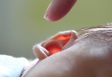 Peruano muerde la oreja a su hijo y lo manda al hospital peru