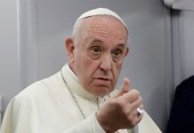 Si uno se convierte en esclavo del teléfono, pierde su libertad papa francisco