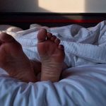 Hombre es arrestado en autobús indio por el olor de sus pies como