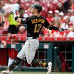 Dickerson jonronea otra vez, Piratas barren a Rojos reds