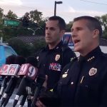 Hombre atrincherado con cuatro niños en Orlando, hiere a un policía hombre armado