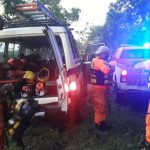 Rescatan a cuatro jóvenes de las violentas aguas del río El Chorro en Panamá panama