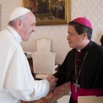 Imagen de la Iglesia Católica en caída libre en Costa Rica imagen