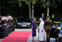 El papa es desde hoy residente digital en Estonia e-residency key