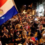 Ciudadanos paraguayos piden la renuncia del presidente Mario Abdo Benítez paraguayos