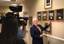 Tras pedir dinero para un nuevo avión, pastor dice que Jesús no andaría en un burro telepredicador evangelista jesse duplantis