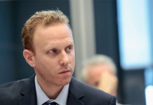 Max Blumenthal expone el asedio de EE.UU. a Venezuela estados unidos