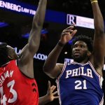 Embiid y 76ers resisten para derrotar 117-111 a Raptors