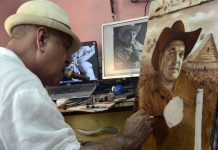 Milton Bernal, el pintor cubano que convierte el tabaco en arte cuba