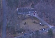 Hallan a una mujer y tres niños muertos en casa de Massachusetts escuela primaria west brookfield