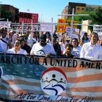 Latinos protestan contra el odio y el racismo en El Paso, EE.UU. supremacia blanca
