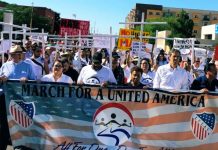 Latinos protestan contra el odio y el racismo en El Paso, EE.UU. supremacia blanca