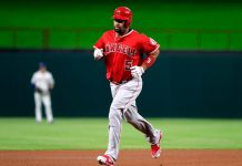Pujols llega a 616 jonrones y Angelinos vencen a Rangers
