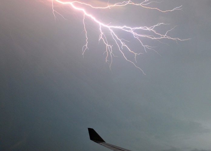 cadena de tormentas electricas