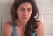 Niño balea a su hermana; su madre limpia la sangre y vuelve al trabajo cleveland