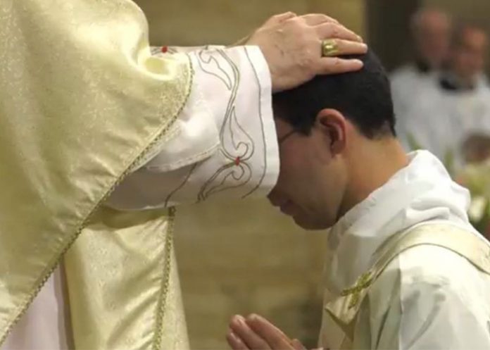 Sacerdotes_p6UmCnA italia