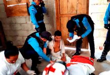 Rescatan dos hombres que eran torturados en Honduras policias de honduras
