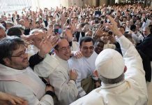 Papa Francisco pide a los curas sean más cercanos en misa Crismal papa francisco