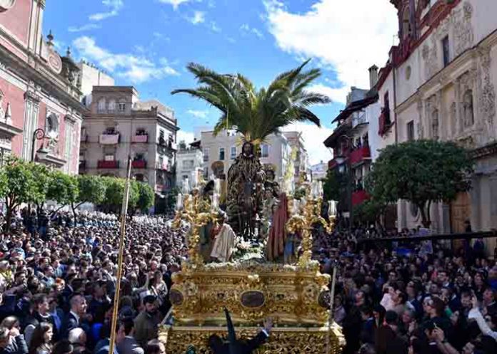 salvadorenos en procesion