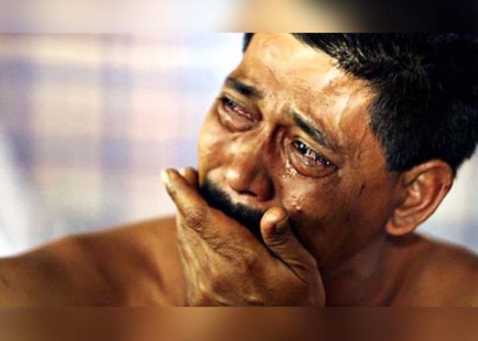 hombre llorando