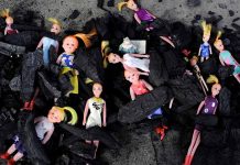 Guatemala: Juventud recuerda a niñas calcinadas en hogar estatal munecas quemadas