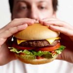 Australia: Hombre encuentra ingrediente asqueroso dentro de hamburguesa