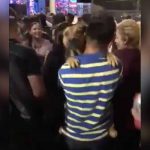 Video Viral: Chavalo destaca en las redes por bailar con su perro joven cargando a su perro