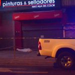 Encapuchado mata a quemarropa a nicaragüense en Costa Rica cadaver en el suelo