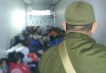 México: Rescatan a 300 migrantes transportados en condiciones deplorables en furgones