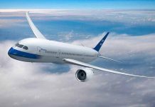 Peruanos mueren al caer del tren de aterrizaje de un avión cuyo destino era New York avion volando