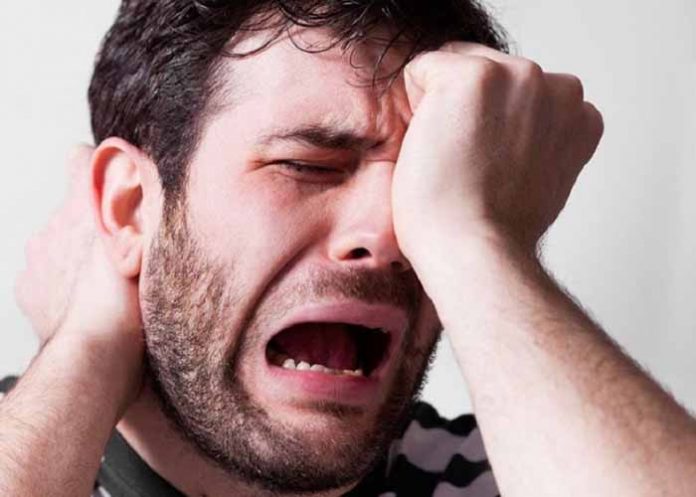 hombre llorando