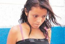 El Salvador: Detienen a mujer ebria que se quedó dormida cargando a una bebé el salvador