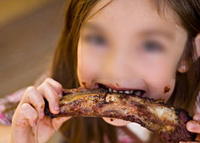 Sin_titulo-1_uGgifWJ nina comiendo