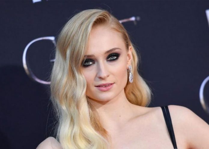 Sophie-Turner paris