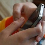 Niño se suicida porque su mamá le prohibió jugar en el celular suicidio