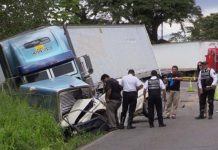 Costarricense muere tras estrellarse contra furgón accidente