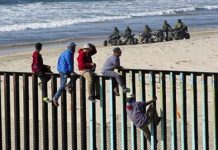 Migrantes centroamericanos cruzan muro fronterizo y piden asilo en EEUU caravana de migrantes