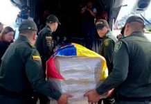 Ecuador reitera apoyo a familia de pareja asesinada en zona fronteriza ataud