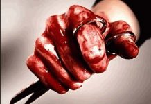 tijera con sangre
