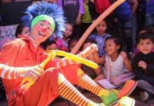 El Salvador: Payasos celebran su día con colorido y alegre desfile el salvador